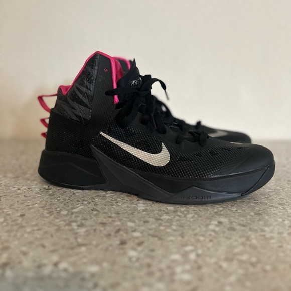 Nike Zoom Hyperfuse 2013
Black/Metallic Silver-Dark Grey-Pink Size 10.5 - Picture 1 of 16